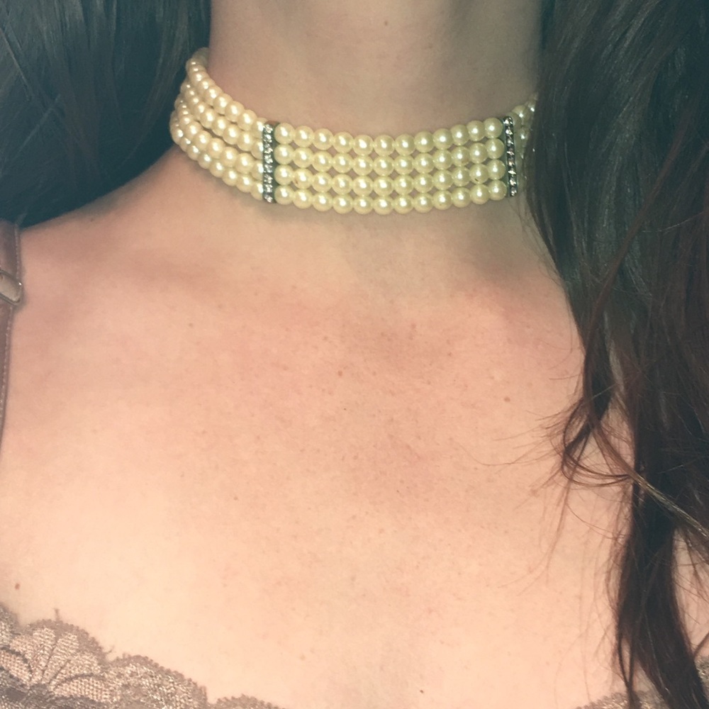 Pearl choker